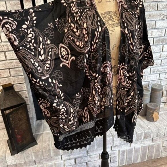 Angie Women's Open Front Short Sleeve Crochet Lace Trim Kimono Top Black Small - Picture 3 of 9